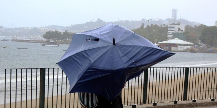 Onda tropical 24 provocará lluvias fuertes en Chiapas, Tabasco y Campeche
