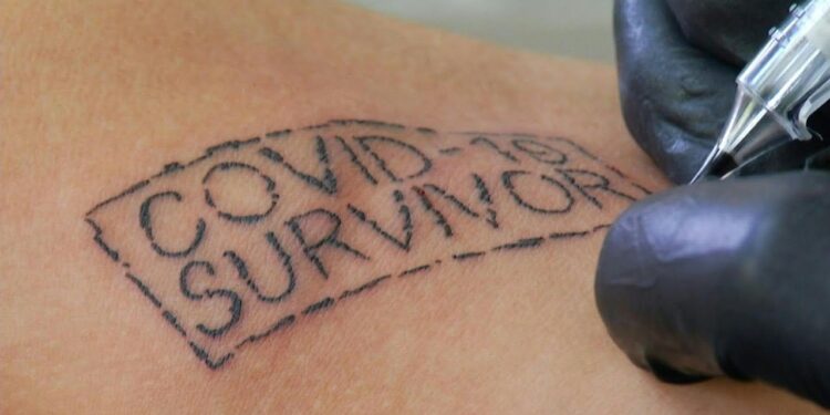 “Covid-19 Survivor”, tatuajes para sobrevivientes del Covid en México