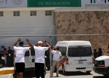 Instituto Nacional de Migración despide a 1,040 funcionarios por corrupción