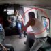 Ladrón golpeado por pasajeros de una combi habría muerto