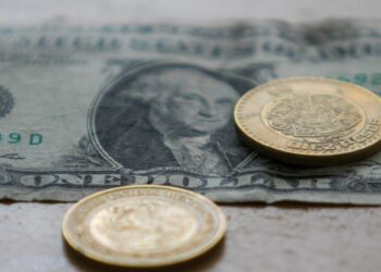 Peso mexicano gana tras disminuir tensiones entre China-EEUU