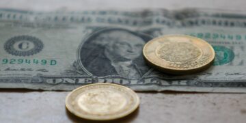 Peso mexicano gana por posibles estímulos económicos en Estados Unidos