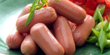 Profeco exhibe salchichas que “no son” salchichas