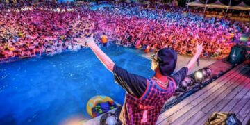 Realizan polémico concierto masivo en Wuhan, donde inició el covid-19
