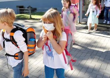 Alemania inicia regreso gradual a la escuela con debate en torno a cubrebocas