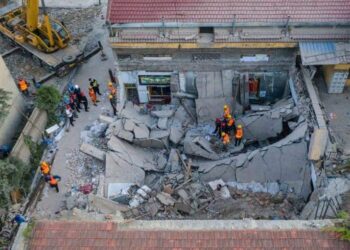 Son ya 29 muertos por derrumbe de restaurante en China
