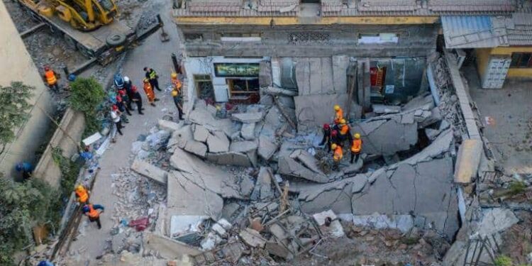 Son ya 29 muertos por derrumbe de restaurante en China