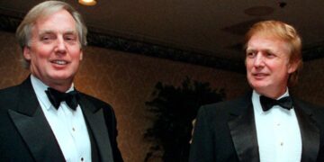 Hermano menor de Trump está hospitalizado en Nueva York