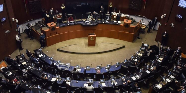 Quince senadores de Morena apoyan consulta popular para juzgar a expresidentes de México