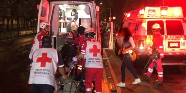 Mujer se avienta desde quinto piso en Tlatelolco