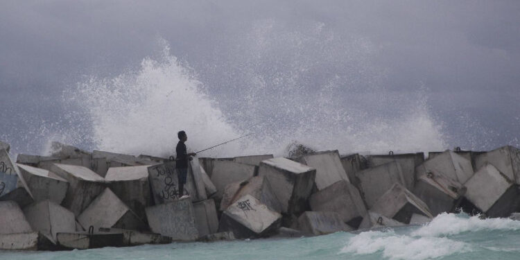 Tormenta tropical Hernán tocará tierra en Baja California Sur