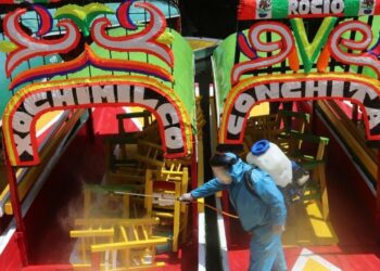 Reanudan los paseos en trajineras en Xochimilco