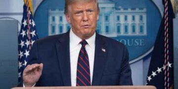 Trump sostiene que la explosión en Beirut parece un “ataque con bomba”