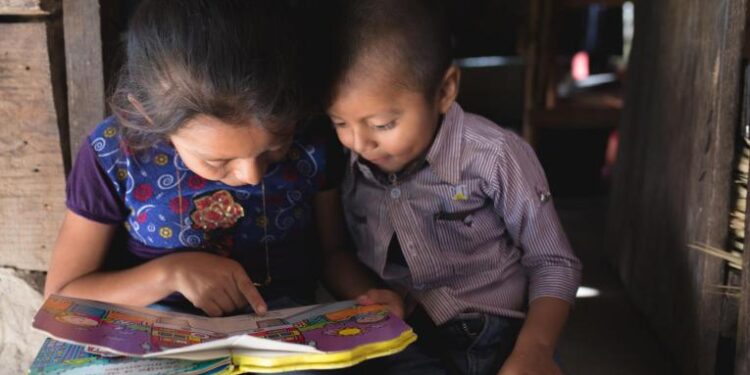En LA 5 de cada 10 niños no tienen acceso a la educación a distancia