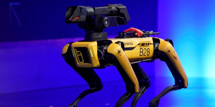 #Video Llega a Francia robot cuadrúpedo “Spot”