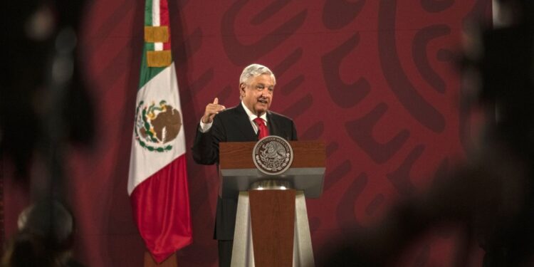AMLO defiende la legalidad de consulta para enjuiciar expresidentes