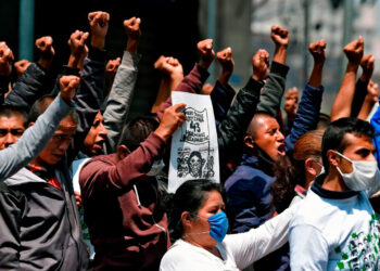 Marcha por normalistas de Ayotzinapa saldrá a las 4 pm del Ángel de la Independencia