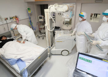 Han muerto 1,410 profesionales de la salud por COVID-19