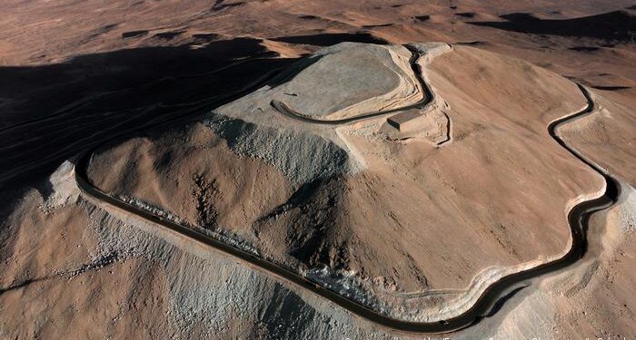 Rescatan a 24 venezolanos abandonados en el desierto chileno