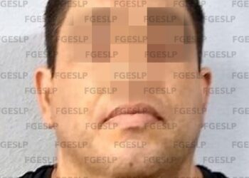 Policía detenido por homicidio intencional