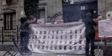 Gobernación pide desocupar edificio de CNDH tras diálogo con mujeres