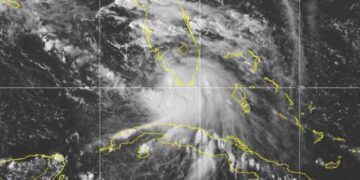 ‘Paulette’ se fortalece a huracán en el Atlántico
