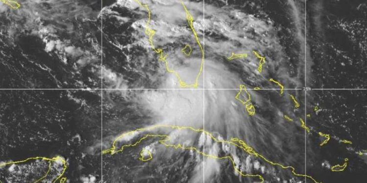 ‘Paulette’ se fortalece a huracán en el Atlántico