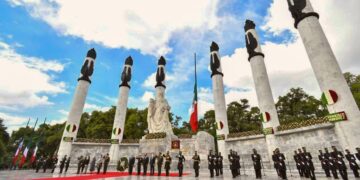 AMLO encabeza ceremonia a Niños Héroes en Chapultepec