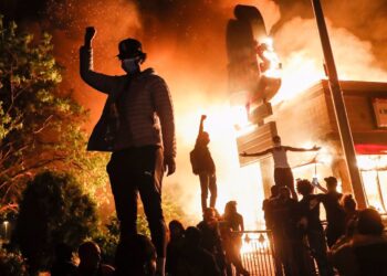 Trump ordena retener fondos de ciudades con zonas anarquistas