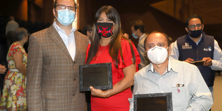 Reconocen labor y dan jubilación a 143 trabajadores del Ayuntamiento