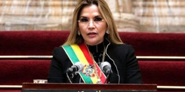 América Latina no ha superado la amenaza autoritaria; presidenta de Bolivia