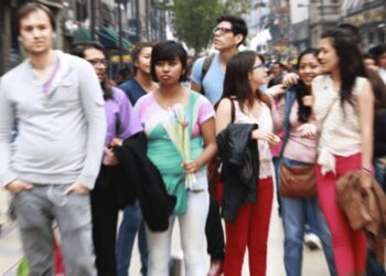Generación centennial, la más golpeada económicamente por Covid