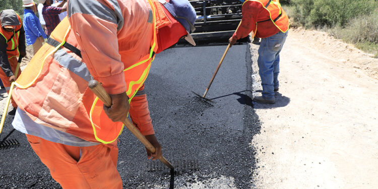 Obras municipales en SLP impulsan industria de la construcción