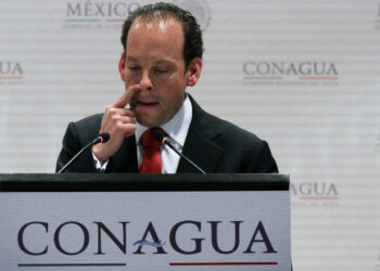 AMLO anuncia limpia en Conagua; estaba tomada por el PAN
