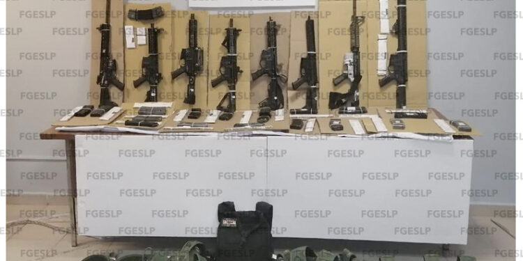 Fiscalía asegura arsenal en Tamuín