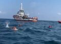 Por desesperación otros 48 migrantes del Open Arms saltan al mar