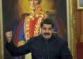 Maduro remueve a 8 ministros de sus cargos