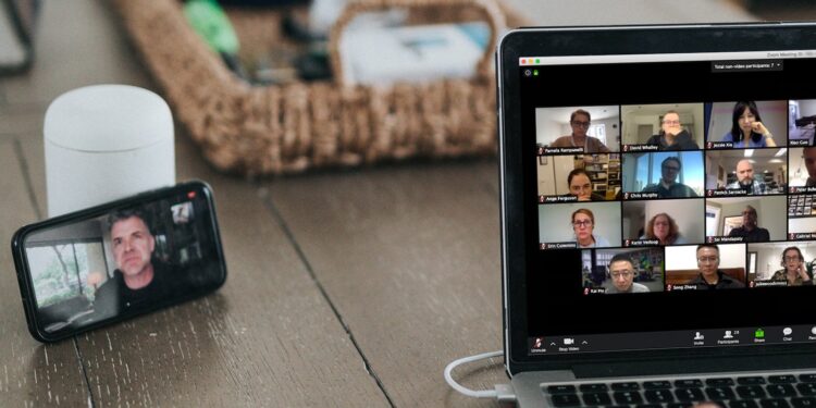 Trucos para usar tu móvil como webcam