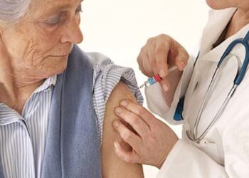 OMS pide priorizar ancianos, sanitarios y enfermos en campaña contra gripe
