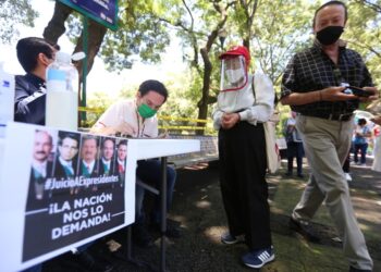 ¿Qué se preguntará si se aprueba la consulta para  expresidentes?