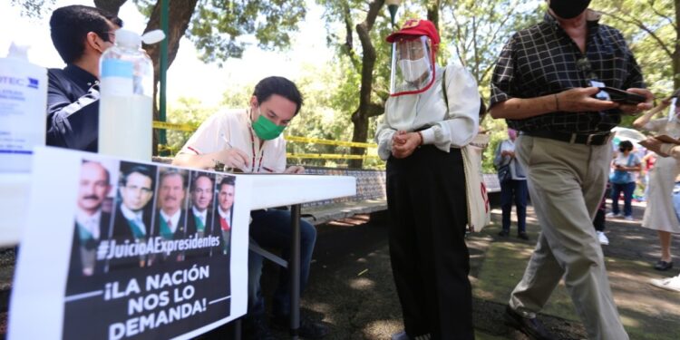 ¿Qué se preguntará si se aprueba la consulta para  expresidentes?