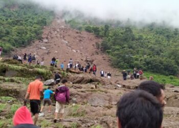 Alud de tierra en Nepal deja 9 personas muertas y 22 desaparecidas