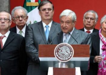 AMLO pide a funcionarios renunciar en octubre si quieren participar en elecciones