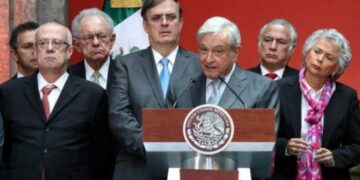 AMLO pide a funcionarios renunciar en octubre si quieren participar en elecciones