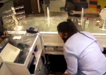 #Video Sujetos roban dos joyerías simultáneamente en Cuernavaca