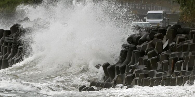 Evacuadas más de 5 millones de personas en Japón por avance del tifón Haishen