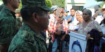 FGR emite órdenes de aprehensión contra militares por caso Ayotzinapa