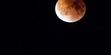 Descubren que la Tierra podría estar oxidando a la Luna