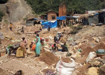 Colapsan pozos mineros en el Congo, reportan al menos 50 muertos
