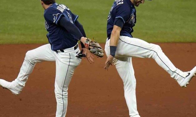 Rays ganan su primera serie de postemporada